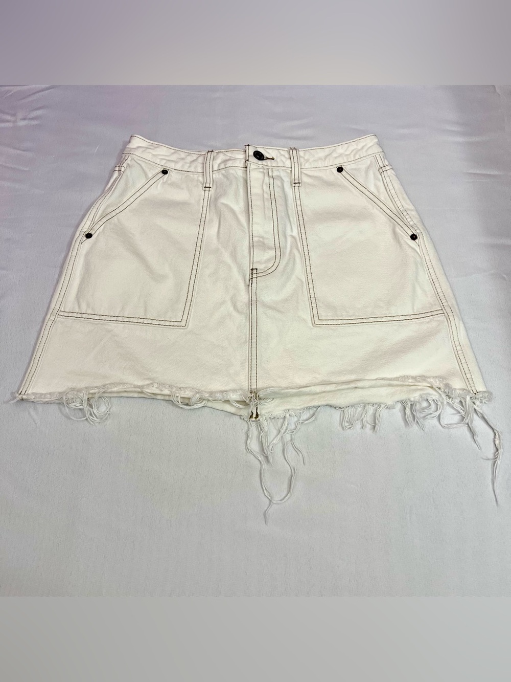 Abercrombie & Fitch White Frayed-Hem Denim Skirt Size 8